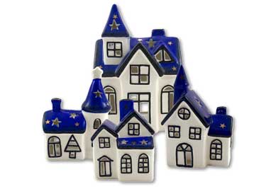 Häuser mit blauem Dach