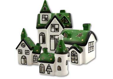 Häuser mit grünem Dach